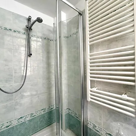 Luci A Due Passi Dal Mare By World * Savona